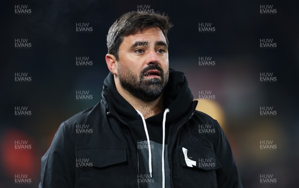 251125 - Swansea City v Derby County, EFL Sky Bet Championship - New Swansea City head coach Vítor Matos reacts during his first match in charge