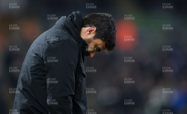 251125 - Swansea City v Derby County, EFL Sky Bet Championship - New Swansea City head coach Vítor Matos reacts during his first match in charge