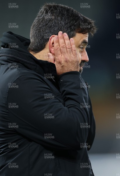 251125 - Swansea City v Derby County, EFL Sky Bet Championship - New Swansea City head coach Vítor Matos reacts during his first match in charge