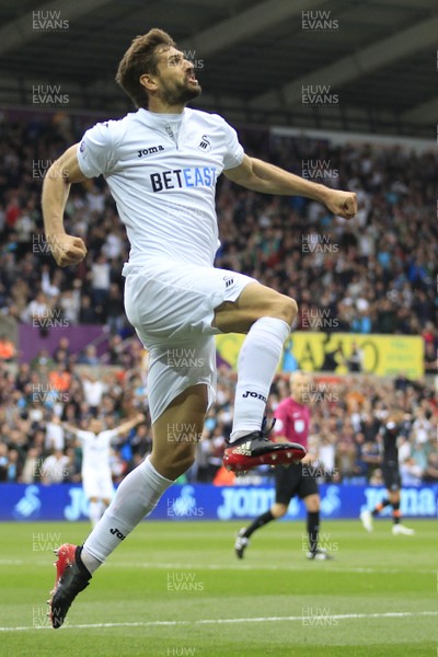 060517 - Swansea City v Everton, Premier League - Fernando Llorente of Swansea City celebrates scoring his side's first goal