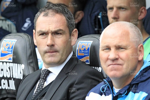 060517 - Swansea City v Everton, Premier League - Swansea City Manager Paul Clement (left) before the match