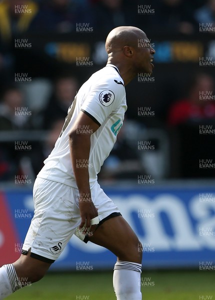 140418 - Swansea City v Everton - Premier League - A frustrated Andre Ayew of Swansea