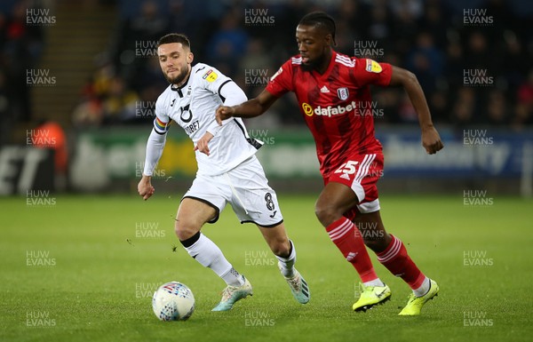 291119 - Swansea City v Fulham - SkyBet Championship - Joshua Onomah of Fulham is challenged by Matt Grimes of Swansea City