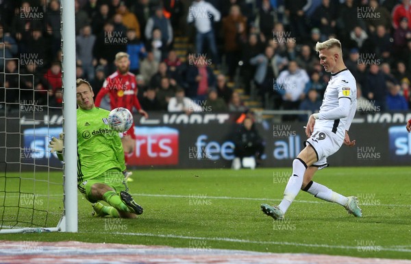 291119 - Swansea City v Fulham - SkyBet Championship - Sam Surridge of Swansea City shot at goal is saved by Marek Rodak of Fulham