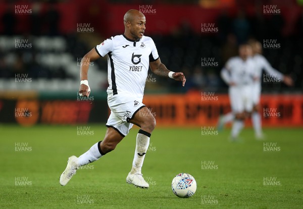 291119 - Swansea City v Fulham - SkyBet Championship - Andre Ayew of Swansea City makes a break