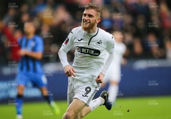 260119 -  Swansea City v Gillingham, FA Cup Fourth Round - Oli McBurnie of Swansea City celebrates after scoring the first goal