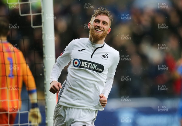 260119 -  Swansea City v Gillingham, FA Cup Fourth Round - Oli McBurnie of Swansea City celebrates after scoring the first goal