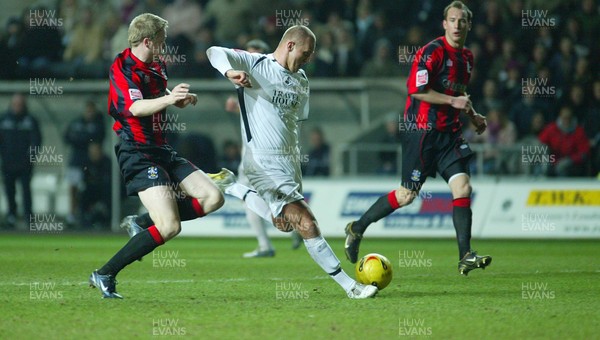 240206Swansea City v Huddersfield Swansea's Lee Trundle fires the ball home to score goal 