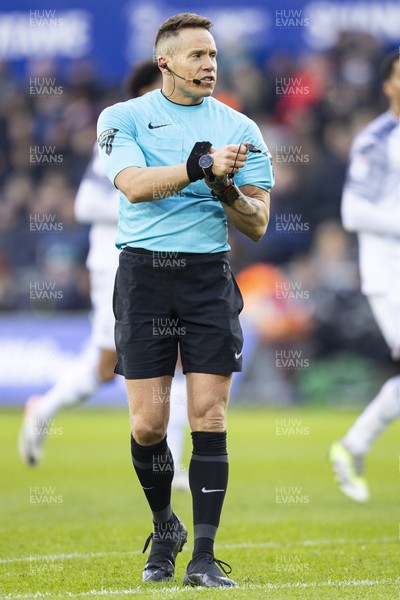 021223 - Swansea City v Huddersfield Town - Sky Bet Championship - Referee Stephen Martin during the first half 