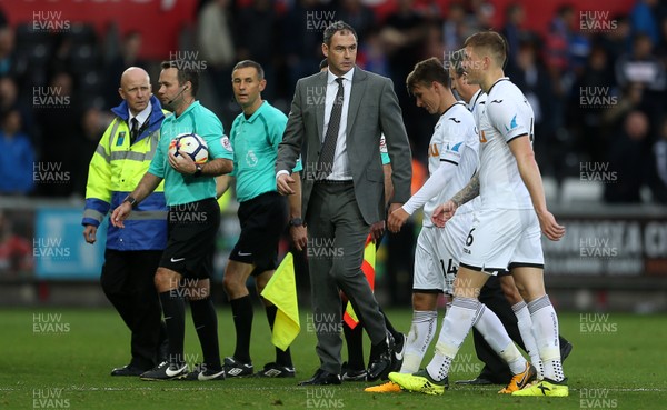 141017 - Swansea City v Huddersfield Town - Premier League - Paul Clement, Manager of Swansea City with the Swansea players at full time