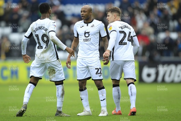 220220 - Swansea City v Huddersfield Town, Sky Bet Championship - Andre Ayew of Swansea City (centre) celebrates scoring his side's first goal with team mates