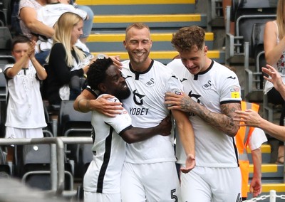 030819 - Swansea City v Hull City, Sky Bet Championship - Mike van der Hoorn of Swansea City celebrates with Nathan Dyer of Swansea City and Joe Rodon of Swansea City afters coring the second goal