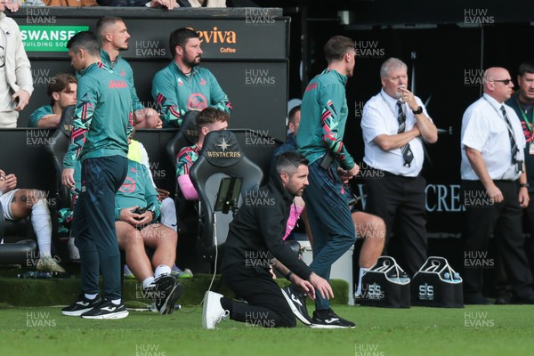 130925 - Swansea City v Hull City - Sky Bet Championship - Swansea City manager Alan Sheehan reacts by falling to the ground as Hull City score an equaliser in the 7th minute of injury time
