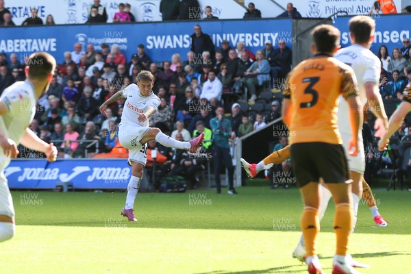 130925 - Swansea City v Hull City - Sky Bet Championship - Ethan Galbraith of Swansea City shoots at goal