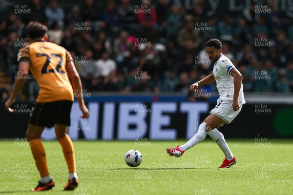 130925 - Swansea City v Hull City - Sky Bet Championship - Ben Cabango of Swansea City passes the ball