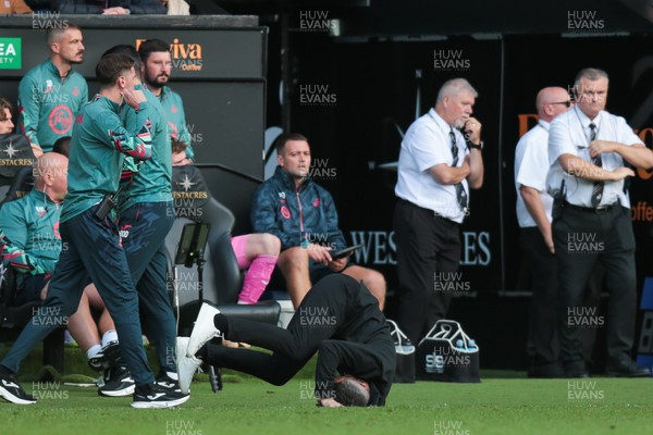 130925 - Swansea City v Hull City - Sky Bet Championship - Swansea City manager Alan Sheehan reacts by falling to the ground as Hull City score an equaliser in the 7th minute of injury time