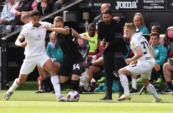 170922 - Swansea City v Hull City, Sky Bet Championship - Swansea City head coach Russell Martin encourages his players