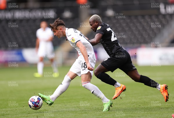 170922 - Swansea City v Hull City, Sky Bet Championship - Luke Cundle of Swansea City gets away from Jean Michael Seri of Hull City
