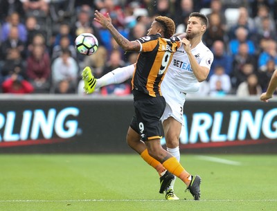 200816 - Swansea City v Hull City, Premier League - Federico Fernandez of Swansea City and Abel Hernandez of Hull City compete for the ball