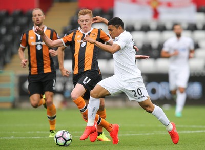 200816 - Swansea City v Hull City, Premier League - Jefferson Montero of Swansea City takes on Sam Clucas of Hull City