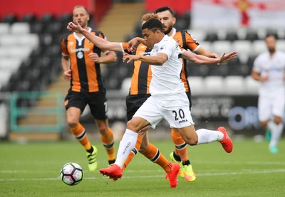 200816 - Swansea City v Hull City, Premier League - Jefferson Montero of Swansea City charges forward