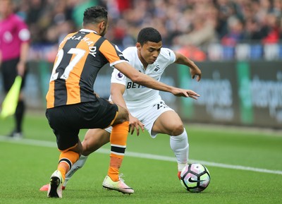 200816 - Swansea City v Hull City, Premier League - Jefferson Montero of Swansea City takes on Ahmed Elmohamady of Hull City