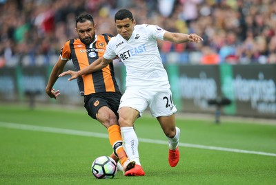 200816 - Swansea City v Hull City, Premier League - Jefferson Montero of Swansea City gets away from Ahmed Elmohamady of Hull City