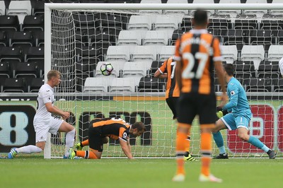 200816 - Swansea City v Hull City, Premier League - Shaun Maloney of Hull City, centre, scores goal