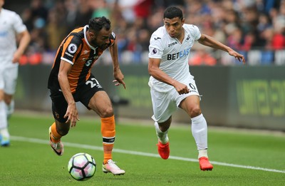 200816 - Swansea City v Hull City, Premier League -Ahmed Elmohamady of Hull City pressures Jefferson Montero of Swansea City