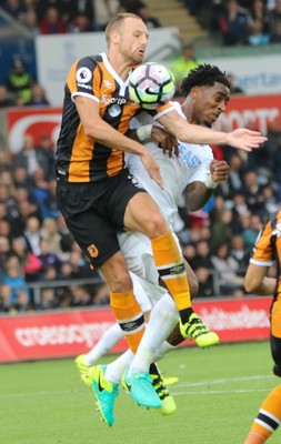 200816 - Swansea City v Hull City, Premier League -David Meyler of Hull City and Leroy Fer of Swansea City tangle as they compete for the ball