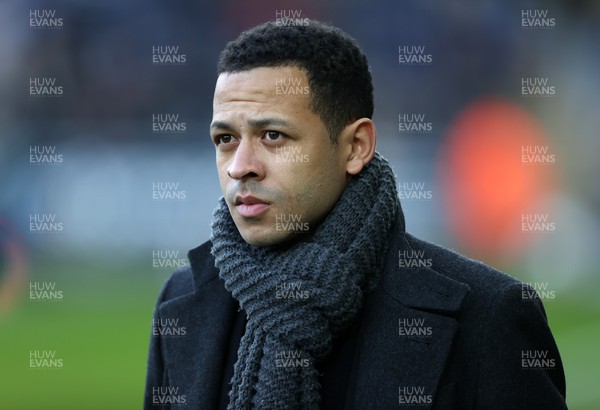 251123 - Swansea City v Hull City - SkyBet Championship - Hull City Manager Liam Rosenior 