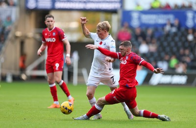 081125 - Swansea City v Ipswich Town, EFL Sky Bet Championship - Jack Taylor of Ipswich and Melker Widell of Swansea City compete for the ball