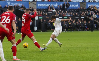 081125 - Swansea City v Ipswich Town, EFL Sky Bet Championship - Goncalo Franco of Swansea City shoots to score goal