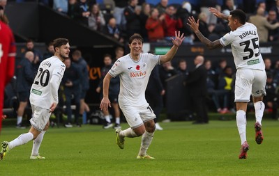 081125 - Swansea City v Ipswich Town, EFL Sky Bet Championship - Goncalo Franco of Swansea City celebrates after scoring goal