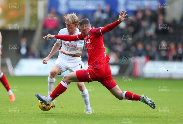 081125 - Swansea City v Ipswich Town, EFL Sky Bet Championship - Jack Taylor of Ipswich and Melker Widell of Swansea City compete for the ball