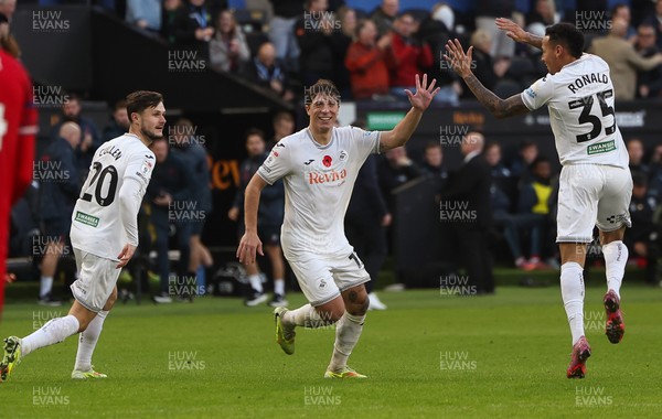 081125 - Swansea City v Ipswich Town, EFL Sky Bet Championship - Goncalo Franco of Swansea City celebrates after scoring goal