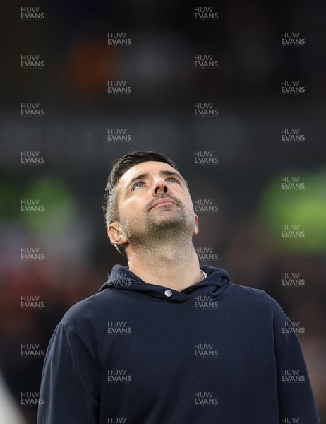 081125 - Swansea City v Ipswich Town, EFL Sky Bet Championship - Swansea City head coach Alan Sheehan reacts during the match
