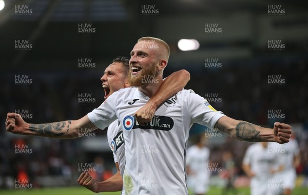 210818 - Swansea City v Leeds United, Sky Bet Championship - Oli McBurnie of Swansea City celebrates after scoring goal