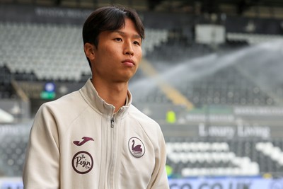 041025 - Swansea City v Leicester City - Sky Bet Championship - Eom Ji-Sung of Swansea City