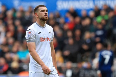 041025 - Swansea City v Leicester City - Sky Bet Championship - Žan Vipotnik of Swansea City