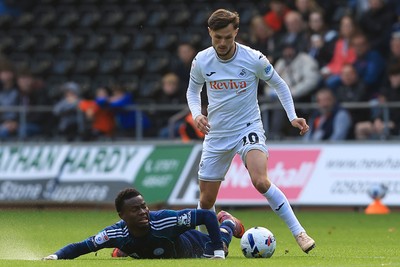 041025 - Swansea City v Leicester City - Sky Bet Championship - Liam Cullen of Swansea City
