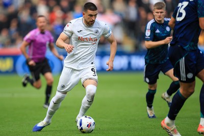 041025 - Swansea City v Leicester City - Sky Bet Championship - Žan Vipotnik of Swansea City