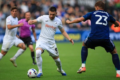 041025 - Swansea City v Leicester City - Sky Bet Championship - Žan Vipotnik of Swansea City