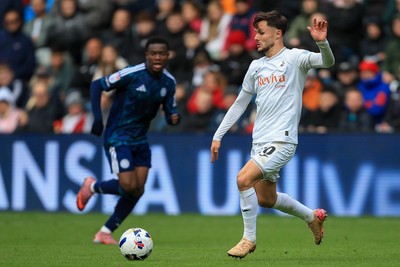 041025 - Swansea City v Leicester City - Sky Bet Championship - Liam Cullen of Swansea City