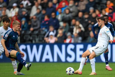 041025 - Swansea City v Leicester City - Sky Bet Championship - Liam Cullen of Swansea City