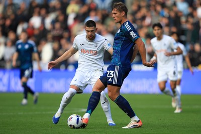 041025 - Swansea City v Leicester City - Sky Bet Championship - Jannik Vestergaard of Leicester City 