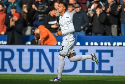 041025 - Swansea City v Leicester City - Sky Bet Championship - Adam Idah of Swansea City  celebrates after scoring