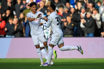 041025 - Swansea City v Leicester City - Sky Bet Championship - Adam Idah of Swansea City  celebrates after scoring