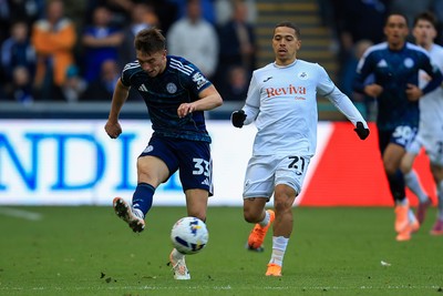 041025 - Swansea City v Leicester City - Sky Bet Championship - Luke Thomas of Leicester City and Manuel Benson of Swansea City