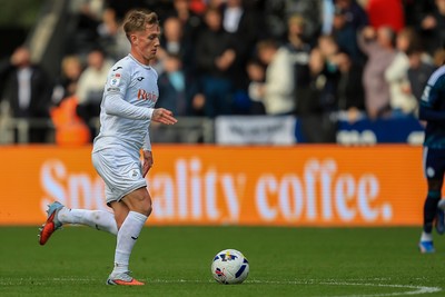 041025 - Swansea City v Leicester City - Sky Bet Championship - Ethan Galbraith of Swansea City
